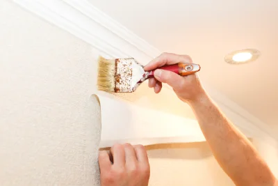 Pose de papier peint à Saint-Uniac — revêtements muraux et toiles de verre
